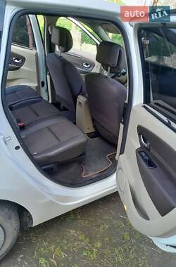 Минивэн Renault Megane Scenic 2012 в 