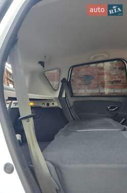 Минивэн Renault Megane Scenic 2012 в 