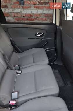 Минивэн Renault Megane Scenic 2012 в 
