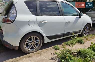 Минивэн Renault Megane Scenic 2012 в 