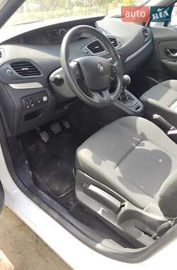 Минивэн Renault Megane Scenic 2012 в 