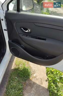 Минивэн Renault Megane Scenic 2012 в 