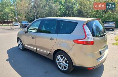 Минивэн Renault Megane Scenic 2014 в 
