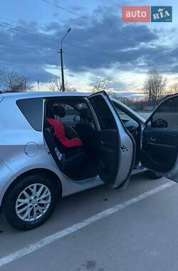 Мінівен Renault Megane Scenic 2014 в 