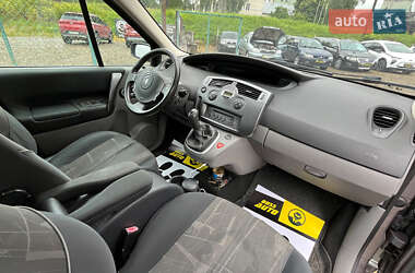 Минивэн Renault Megane Scenic 2005 в 