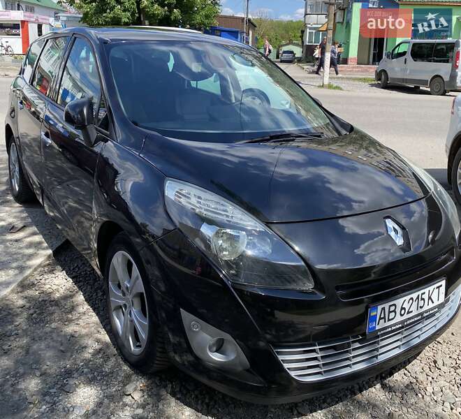 Минивэн Renault Megane Scenic 2010 в 