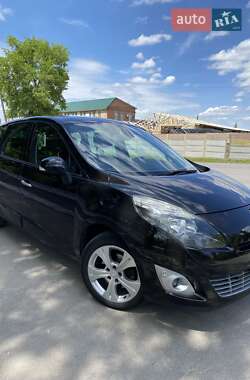 Минивэн Renault Megane Scenic 2010 в 