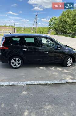 Минивэн Renault Megane Scenic 2010 в 