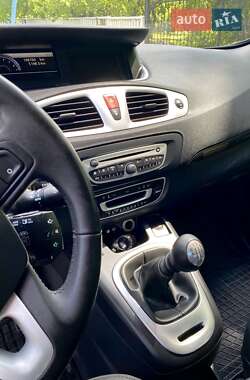 Минивэн Renault Megane Scenic 2010 в 
