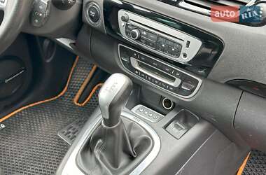 Мінівен Renault Megane Scenic 2012 в 