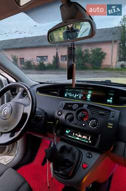 Минивэн Renault Megane Scenic 2004 в 