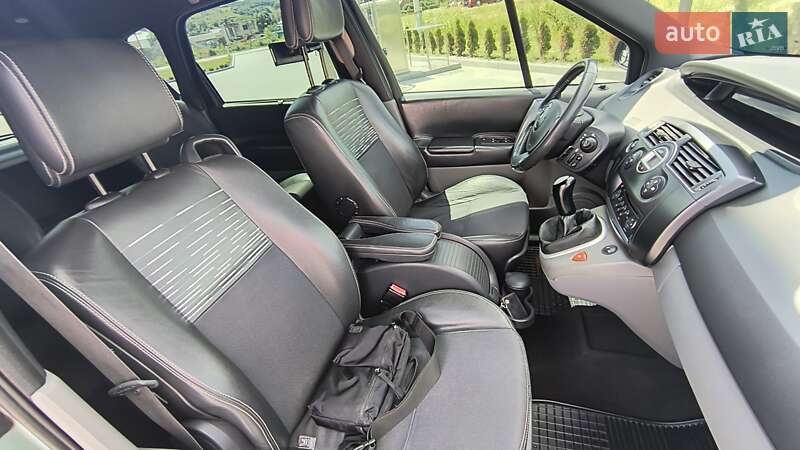 Минивэн Renault Megane Scenic 2005 в Золочеве