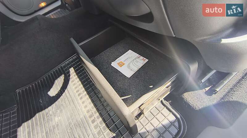 Минивэн Renault Megane Scenic 2005 в Золочеве
