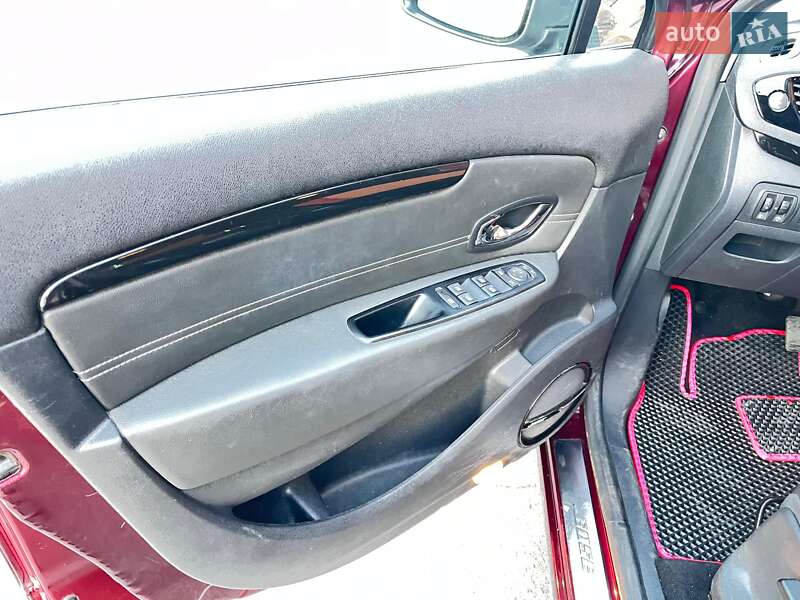 Минивэн Renault Megane Scenic 2013 в Киеве