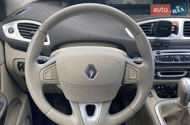 Минивэн Renault Megane Scenic 2010 в 