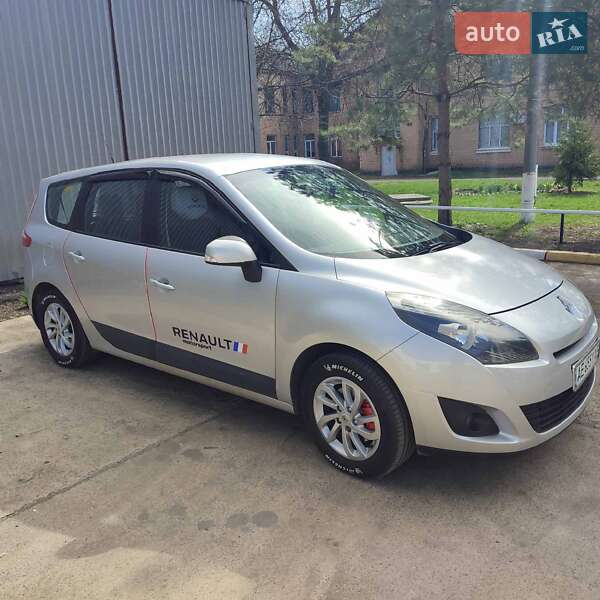 Минивэн Renault Megane Scenic 2009 в Долинской