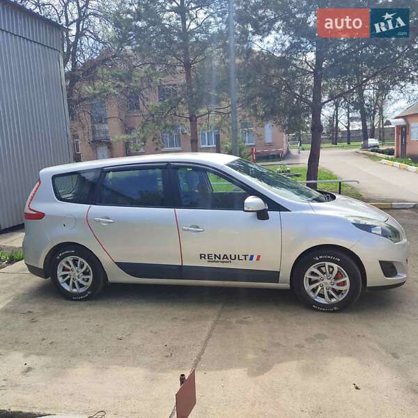 Минивэн Renault Megane Scenic 2009 в Долинской