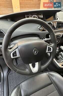 Минивэн Renault Megane Scenic 2012 в 