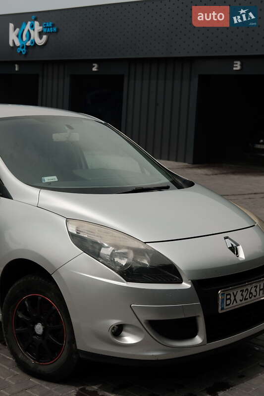 Минивэн Renault Megane Scenic 2011 в Каменец-Подольском