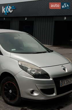 Мінівен Renault Megane Scenic 2011 в  фото 2 Мінівен Renault Megane Scenic 2011 в