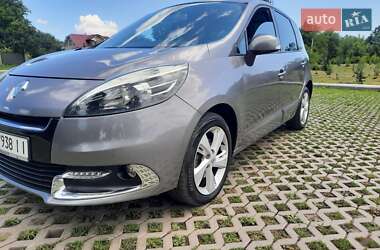Минивэн Renault Megane Scenic 2012 в 