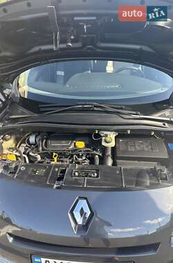 Минивэн Renault Megane Scenic 2011 в 