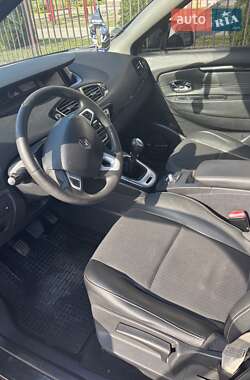 Минивэн Renault Megane Scenic 2011 в 