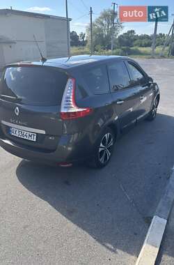 Минивэн Renault Megane Scenic 2011 в 