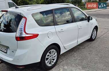 Минивэн Renault Megane Scenic 2015 в 