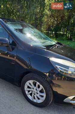 Минивэн Renault Megane Scenic 2012 в 