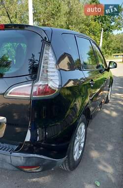 Минивэн Renault Megane Scenic 2012 в 