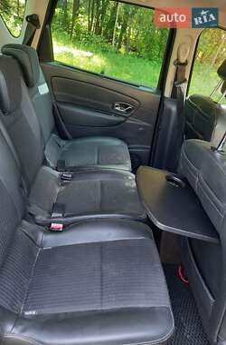 Минивэн Renault Megane Scenic 2012 в 