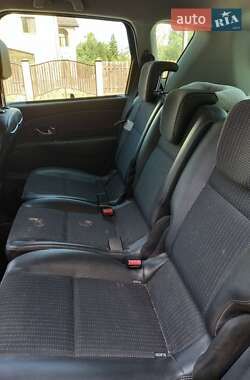 Минивэн Renault Megane Scenic 2012 в 