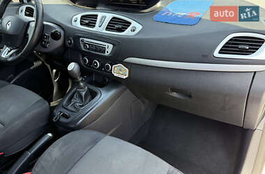 Минивэн Renault Megane Scenic 2014 в 