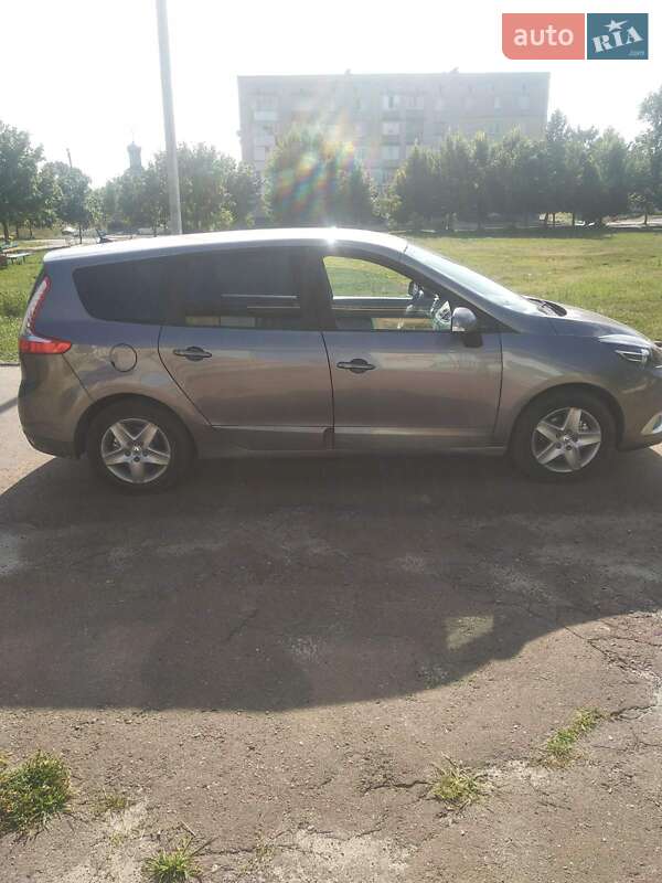 Минивэн Renault Megane Scenic 2014 в 