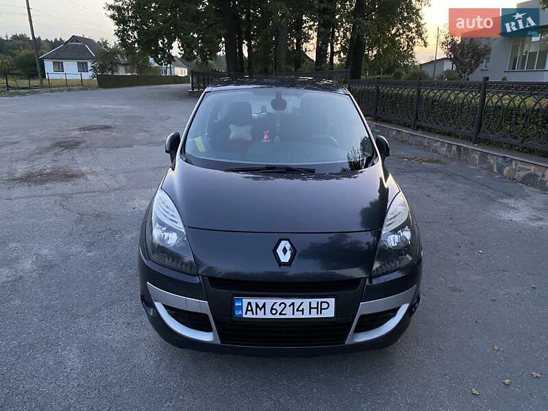 Минивэн Renault Megane Scenic 2010 в 