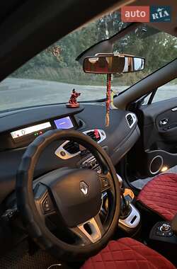 Минивэн Renault Megane Scenic 2010 в 