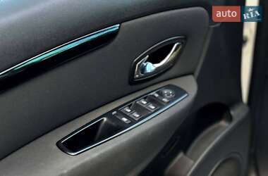 Минивэн Renault Megane Scenic 2012 в 
