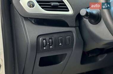 Минивэн Renault Megane Scenic 2012 в 