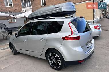 Минивэн Renault Megane Scenic 2015 в 