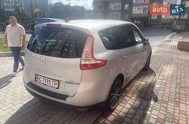 Минивэн Renault Megane Scenic 2011 в 