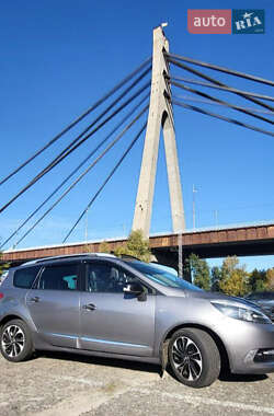 Минивэн Renault Megane Scenic 2016 в 