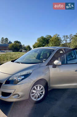 Минивэн Renault Megane Scenic 2010 в 