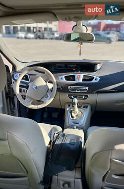 Минивэн Renault Megane Scenic 2010 в 