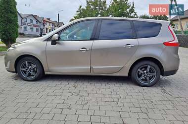 Минивэн Renault Megane Scenic 2010 в 