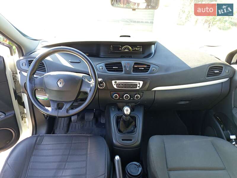 Минивэн Renault Megane Scenic 2013 в Киеве фото 30 Минивэн Renault Megane Scenic 2013 в Киеве