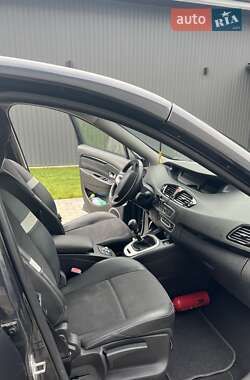 Минивэн Renault Megane Scenic 2011 в 