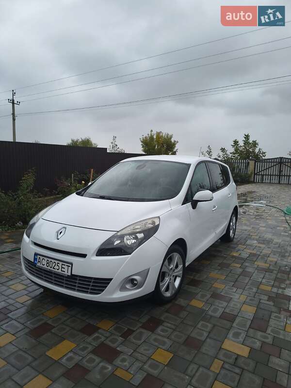 Минивэн Renault Megane Scenic 2010 в 