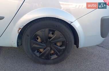 Минивэн Renault Megane Scenic 2004 в  фото 7 Минивэн Renault Megane Scenic 2004 в