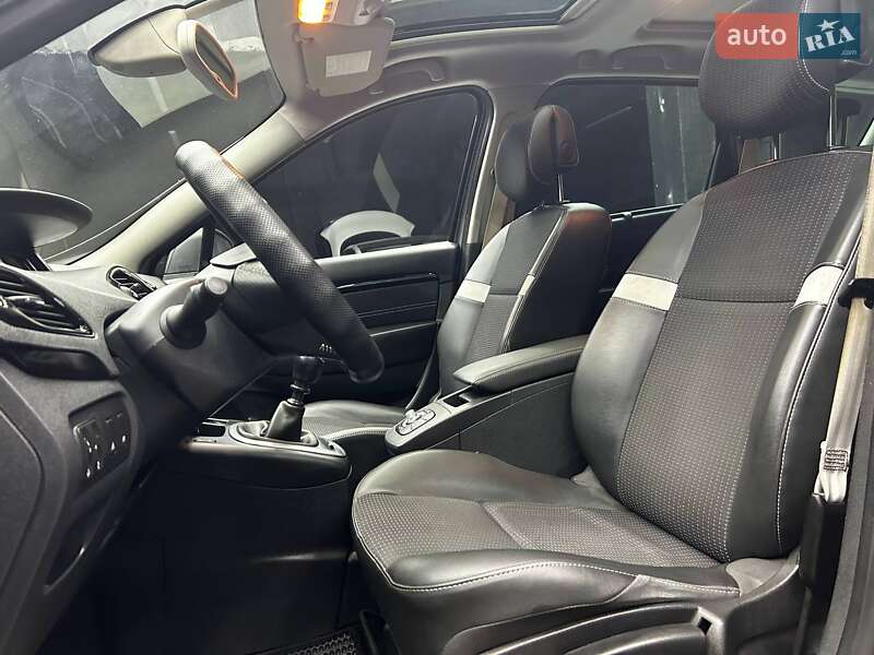 Мінівен Renault Megane Scenic 2012 в Чернівцях фото 14 Мінівен Renault Megane Scenic 2012 в Чернівцях